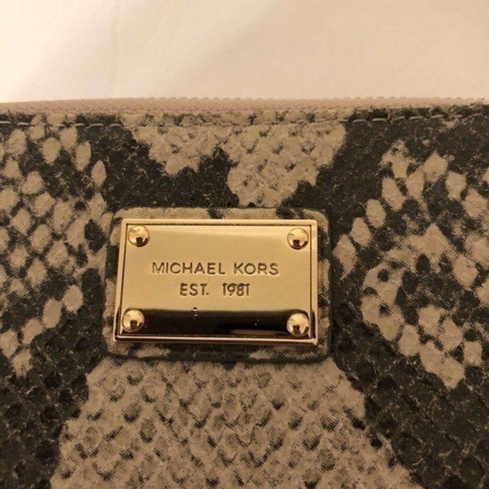 👛 MICHAEL KORS 👛 python print wristlet wallet - image 4